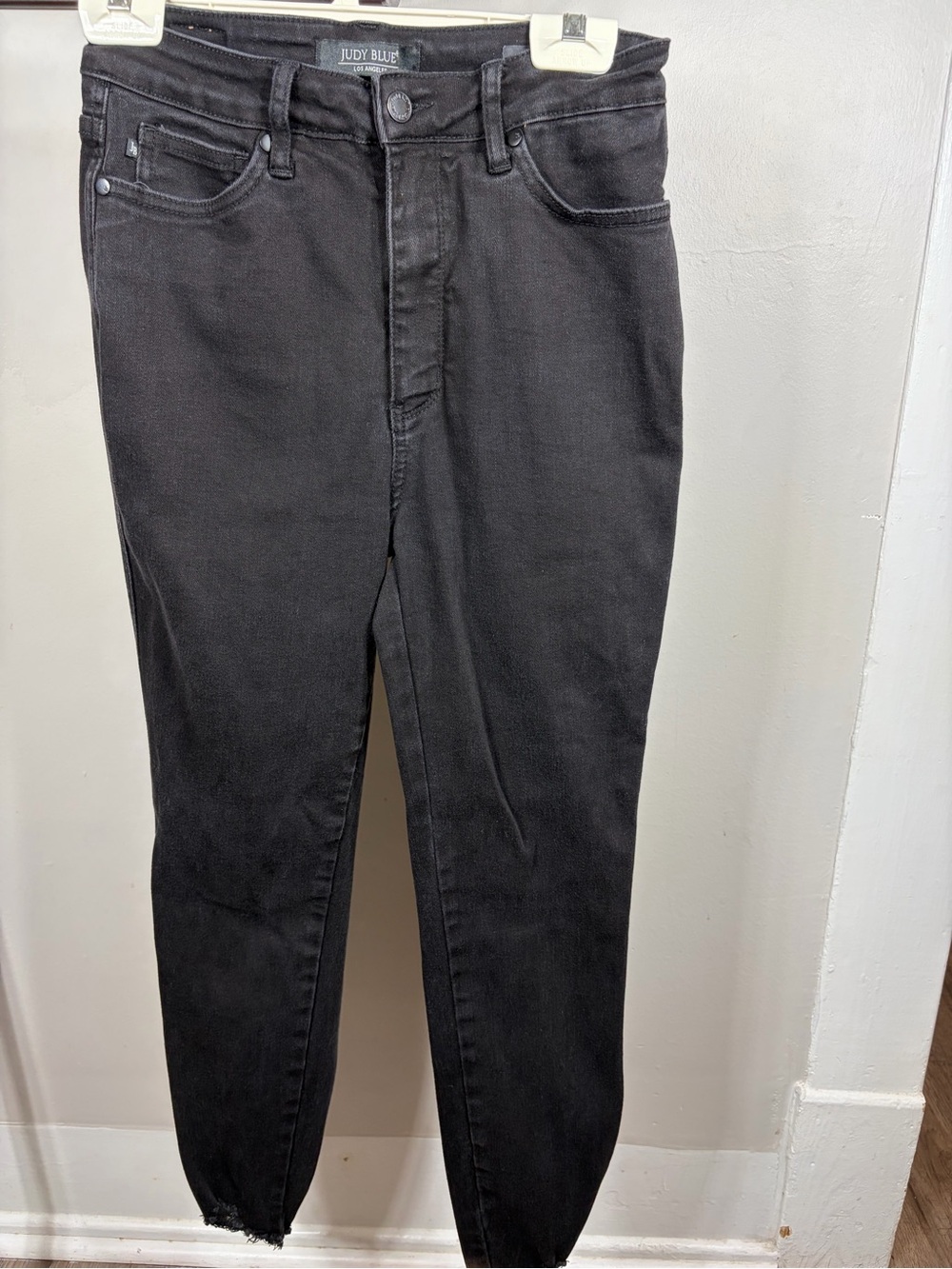 Judy Blue Black High Rise Skinny Jeans Stretchy Distressed‎ Raw Hem